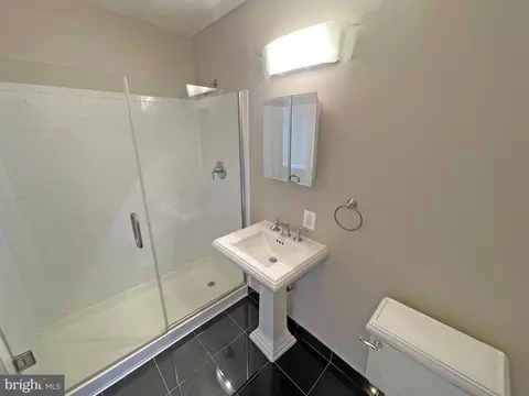 Bath - 1011 Hunter St #G-2, Baltimore, MD 21202 photo 3 of 4
