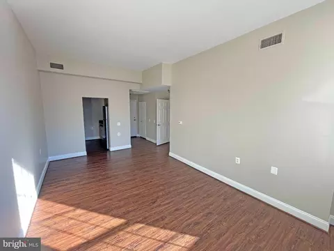Living - 1011 Hunter St #G-2, Baltimore, MD 21202 photo 2 of 4