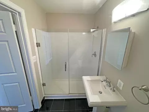 Bath - 1011 Hunter St #G-2, Baltimore, MD 21202 photo 4 of 4