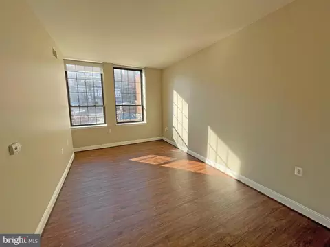 Living - 1011 Hunter St #G-2, Baltimore, MD 21202 photo 1 of 4