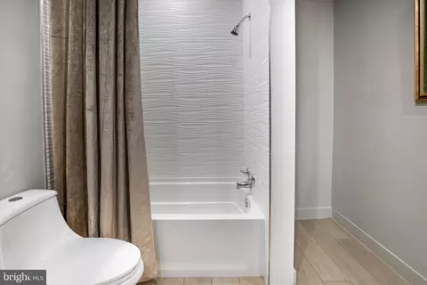 Bath - 4134 Edmondson Ave, Baltimore, MD 21229 photo 8 of 21