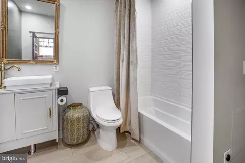 Bath - 4134 Edmondson Ave, Baltimore, MD 21229 photo 7 of 21