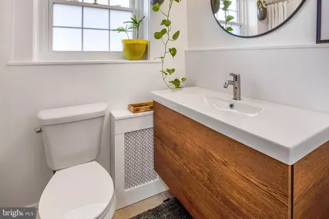 Bath - 4134 Edmondson Ave, Baltimore, MD 21229 photo 11 of 21