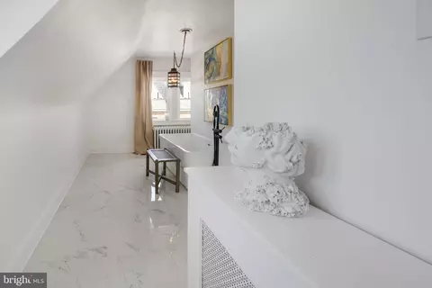 Bath - 4134 Edmondson Ave, Baltimore, MD 21229 photo 15 of 21