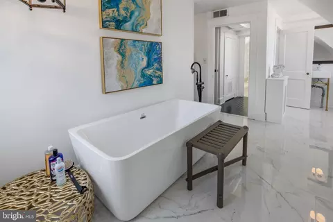 Bath - 4134 Edmondson Ave, Baltimore, MD 21229 photo 16 of 21