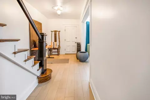 Entry Way - 4134 Edmondson Ave, Baltimore, MD 21229 photo 8 of 18