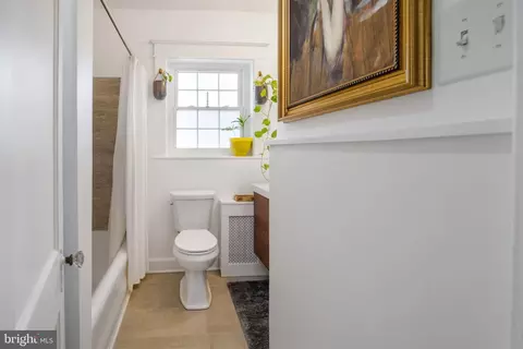 Bath - 4134 Edmondson Ave, Baltimore, MD 21229 photo 12 of 21
