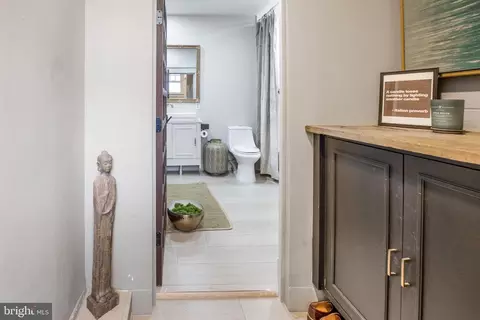 Bath - 4134 Edmondson Ave, Baltimore, MD 21229 photo 3 of 21