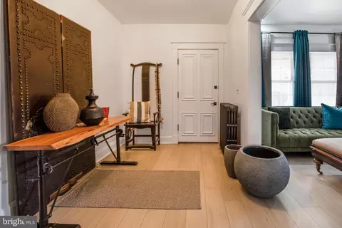 Entry Way - 4134 Edmondson Ave, Baltimore, MD 21229 photo 3 of 18