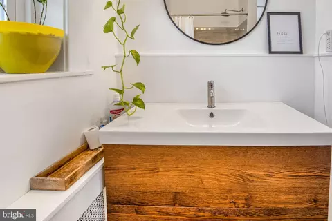 Bath - 4134 Edmondson Ave, Baltimore, MD 21229 photo 13 of 21