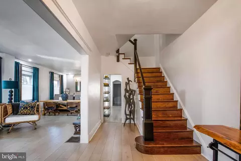 Entry Way - 4134 Edmondson Ave, Baltimore, MD 21229 photo 5 of 18
