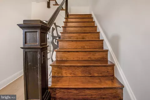 Entry Way - 4134 Edmondson Ave, Baltimore, MD 21229 photo 11 of 18