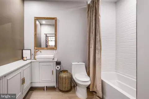 Bath - 4134 Edmondson Ave, Baltimore, MD 21229 photo 6 of 21