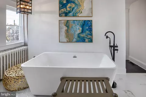 Bath - 4134 Edmondson Ave, Baltimore, MD 21229 photo 19 of 21