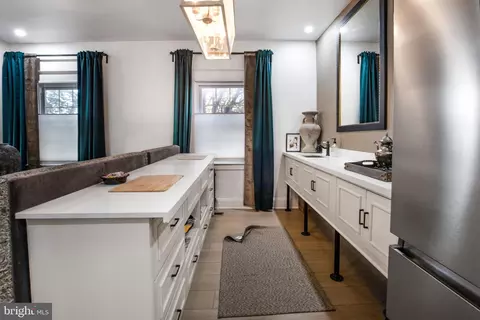 Bath - 4134 Edmondson Ave, Baltimore, MD 21229 photo 2 of 21