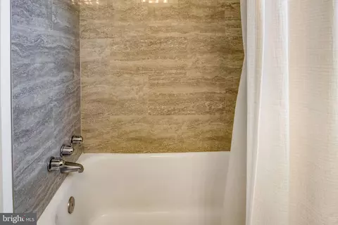 Bath - 4134 Edmondson Ave, Baltimore, MD 21229 photo 10 of 21