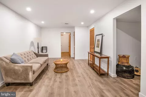 Living - 4134 Edmondson Ave, Baltimore, MD 21229 photo 4 of 9