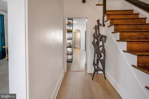 Entry Way - 4134 Edmondson Ave, Baltimore, MD 21229 photo 12 of 18