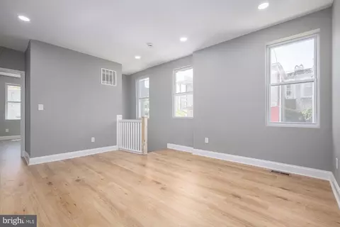 Living - 1600 E Oliver St, Baltimore, MD 21213 photo 3 of 4