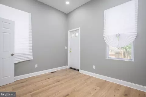 Entry Way - 1600 E Oliver St, Baltimore, MD 21213 photo 6 of 7