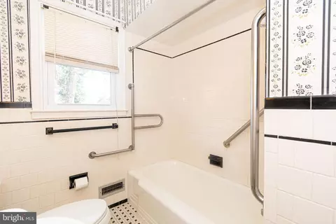 Bath - 5763 White Ave, Baltimore, MD 21206 photo 2 of 4