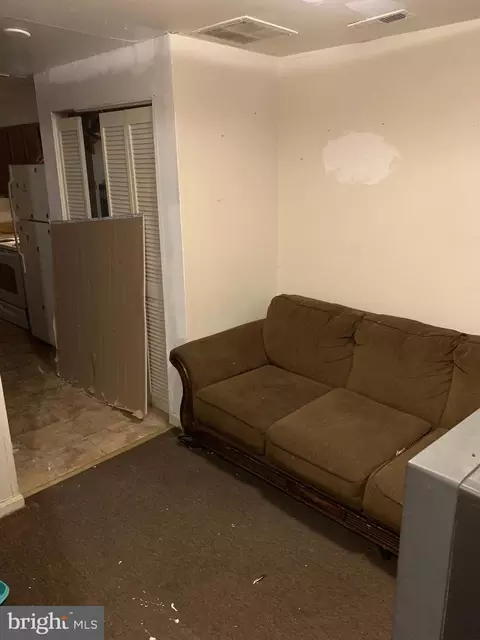 Living - 941 N Mount St N, Baltimore, MD 21217 photo 1 of 1