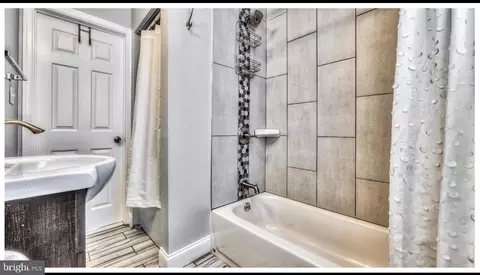Bath - 4519 Weitzel Ave, Baltimore, MD 21214 photo 2 of 3