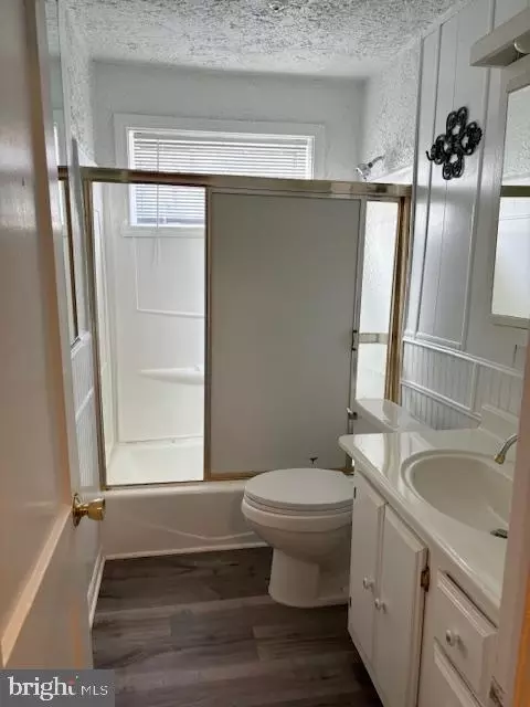 Bath - 5012 Chalgrove Ave, Baltimore, MD 21215 photo 1 of 1