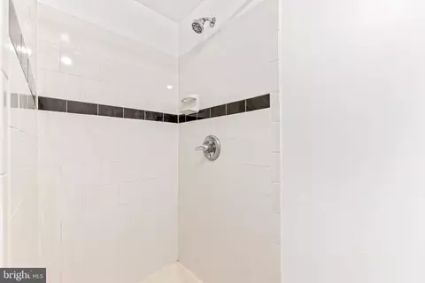 Bath - 4303 Davis Ave, Baltimore, MD 21229 photo 3 of 3