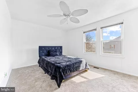 Bedroom - 4303 Davis Ave, Baltimore, MD 21229 photo 3 of 4