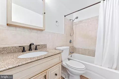 Bath - 4303 Davis Ave, Baltimore, MD 21229 photo 1 of 3
