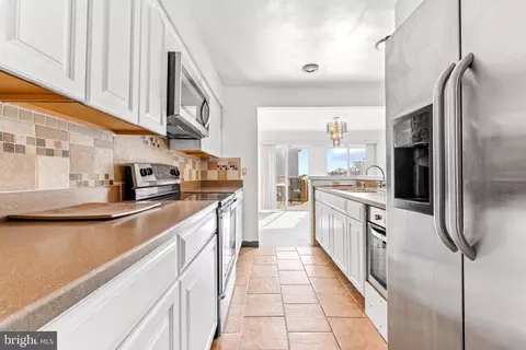 Kitchen - 4303 Davis Ave, Baltimore, MD 21229 photo 1 of 6
