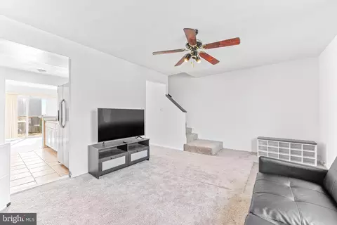 Living - 4303 Davis Ave, Baltimore, MD 21229 photo 3 of 4