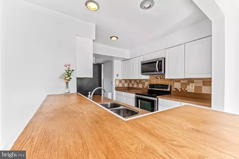 Kitchen - 4303 Davis Ave, Baltimore, MD 21229 photo 6 of 6