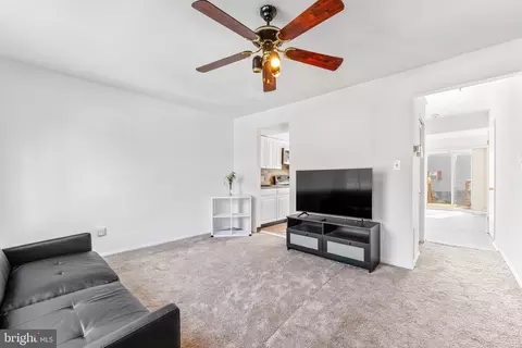 Living - 4303 Davis Ave, Baltimore, MD 21229 photo 2 of 4