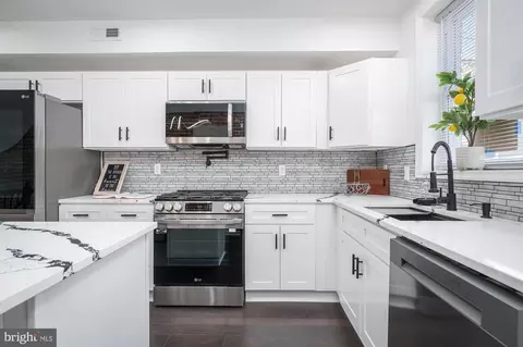 Kitchen - 229 S Robinson St, Baltimore, MD 21224 photo 3 of 11