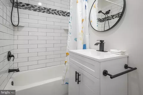 Bath - 229 S Robinson St, Baltimore, MD 21224 photo 5 of 13