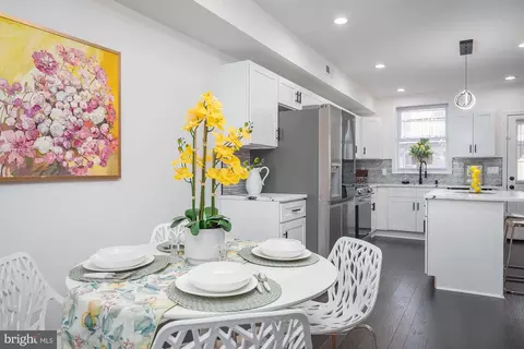 Dining - 229 S Robinson St, Baltimore, MD 21224 photo 3 of 6