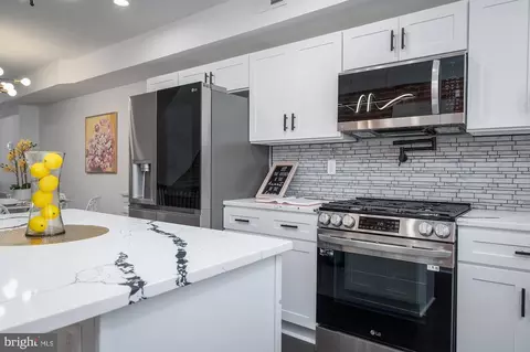 Kitchen - 229 S Robinson St, Baltimore, MD 21224 photo 8 of 11