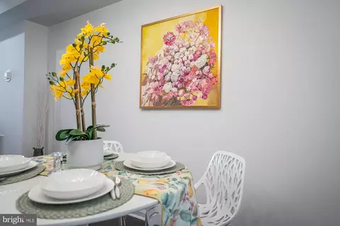 Dining - 229 S Robinson St, Baltimore, MD 21224 photo 4 of 6