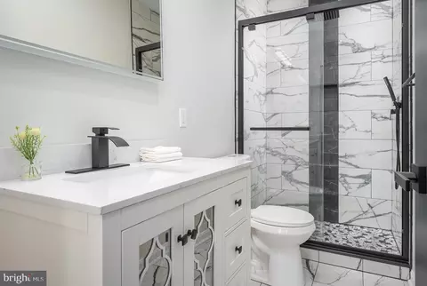 Bath - 229 S Robinson St, Baltimore, MD 21224 photo 2 of 13