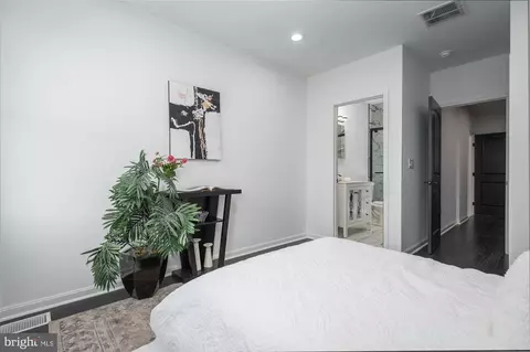 Bedroom - 229 S Robinson St, Baltimore, MD 21224 photo 3 of 5