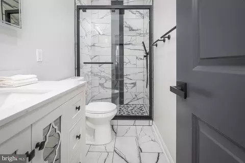 Bath - 229 S Robinson St, Baltimore, MD 21224 photo 3 of 13
