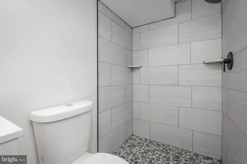 Bath - 229 S Robinson St, Baltimore, MD 21224 photo 10 of 13