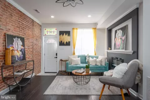 Living - 229 S Robinson St, Baltimore, MD 21224 photo 2 of 11