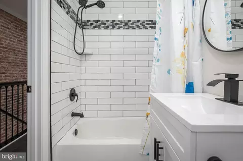 Bath - 229 S Robinson St, Baltimore, MD 21224 photo 6 of 13