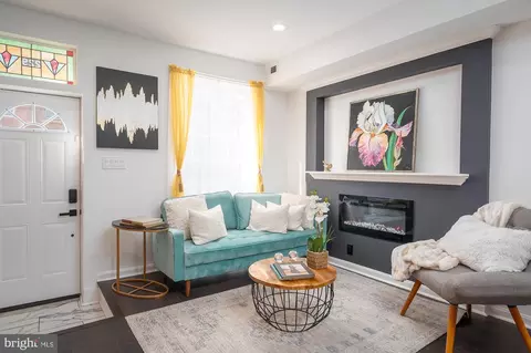 Living - 229 S Robinson St, Baltimore, MD 21224 photo 3 of 11