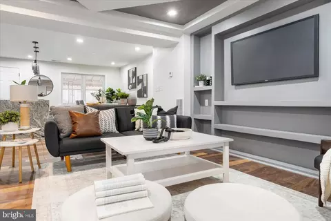 Living - 908 Lenton Ave, Baltimore, MD 21212 photo 4 of 5