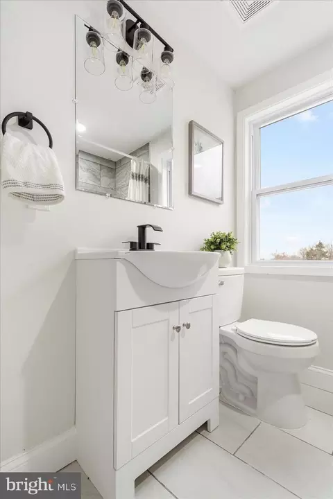 Bath - 908 Lenton Ave, Baltimore, MD 21212 photo 3 of 6