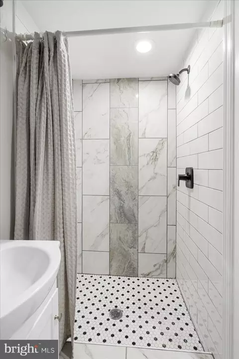 Bath - 908 Lenton Ave, Baltimore, MD 21212 photo 5 of 6